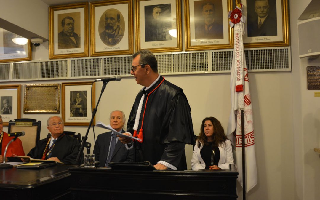 Aluisio Mendes toma posse na ABLJ em cerimônia prestigiada por autoridades e juristas