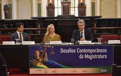 CCJF: Presidente do TRF2 ministra palestra no curso da Emarf “Desafios Contemporâneos da Magistratura”