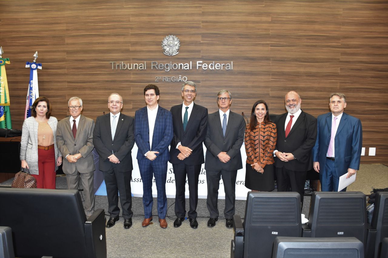 Em pé, Fernanda Xavier de Brito (juíza auxiliar da Presidência do TJRJ), Cesar Marques Carvalho, Ricardo Rodrigues Cardozo, José Augusto Bernardes Lima, Guilherme Calmon Nogueira da Gama, Henrique Carlos de Andrade Figueira, Leticia De Santis Mello, Antônio Franco Freitas Câmara e Marcelo Augusto Souto de Oliveira