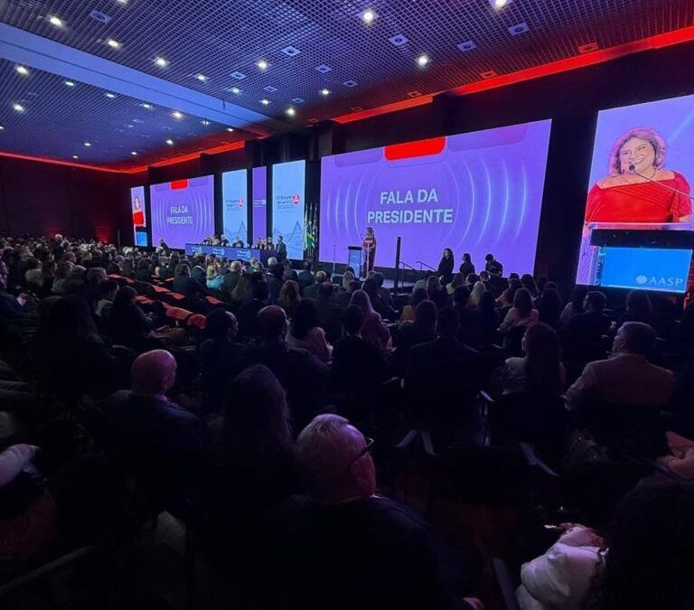 16º Encontro Anual tem início em Campos do Jordão com palestra do jornalista Caco Barcellos